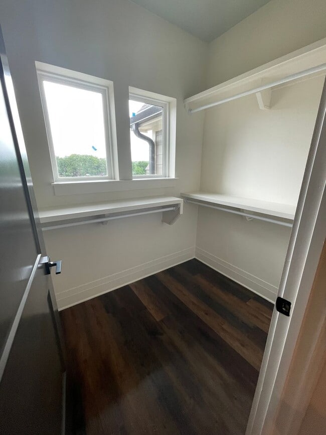 Building Photo - 1086 Noble Lp