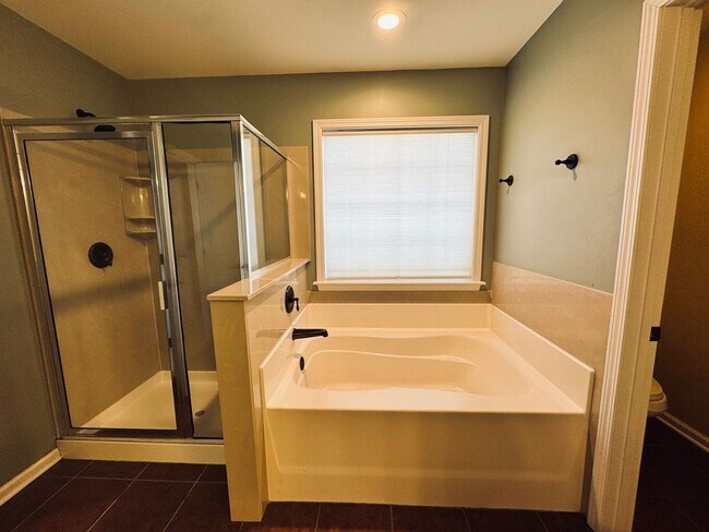 Building Photo - South AVL - Well Kept, Large Home with Garage