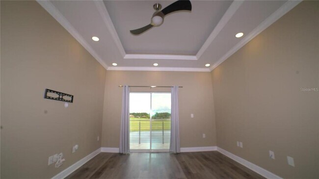 Building Photo - 2025 Greenbriar Ter