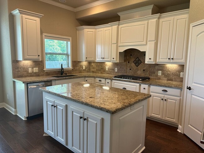 Building Photo - College Station - 4 bedrooms, 2.5 Bathroom...