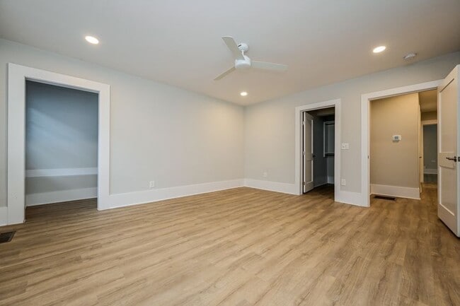 Building Photo - 616 Linwood Ave NE