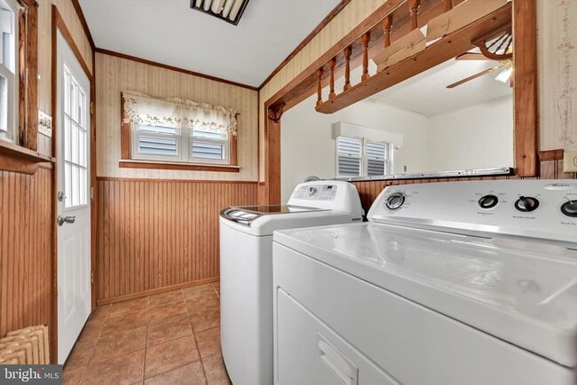 Building Photo - 523 W Oak St