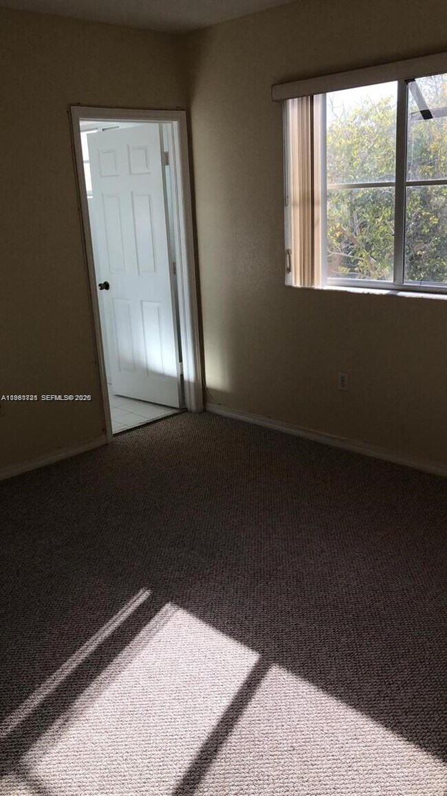 Building Photo - 661 SW 10th St