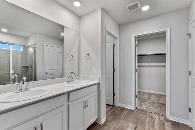 Building Photo - 504 Longmount Cv