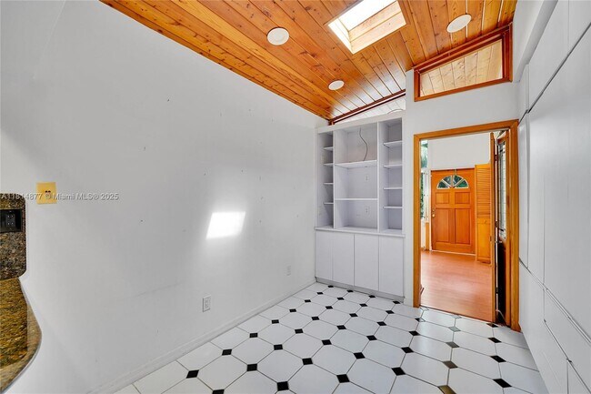 Building Photo - 12101 SW 68th Ct