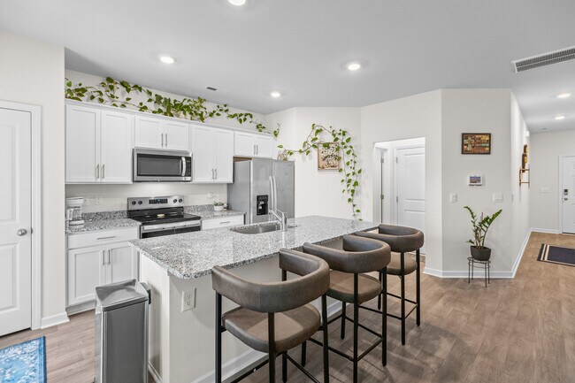 Building Photo - 3610 Sedge Dr
