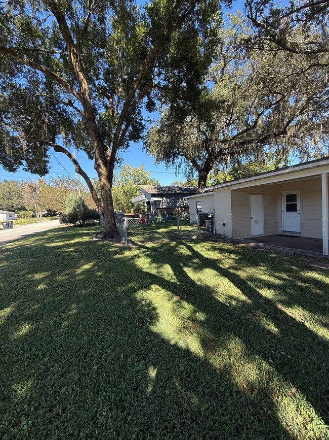 Building Photo - 2207 Vine St