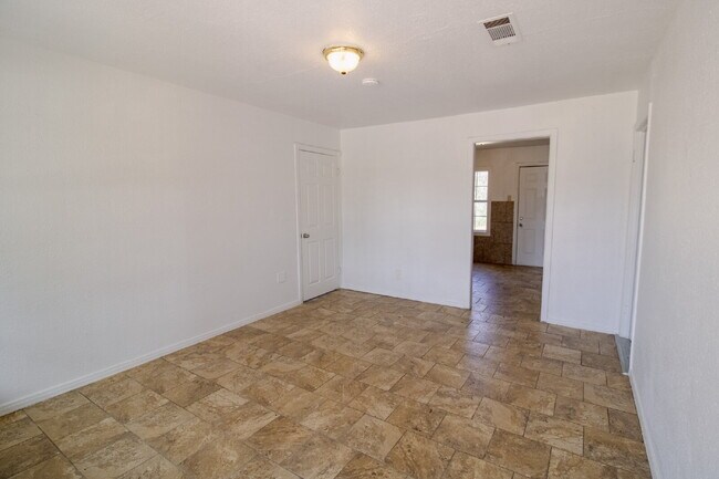 Building Photo - Charming 3-Bed Home in Lubbock