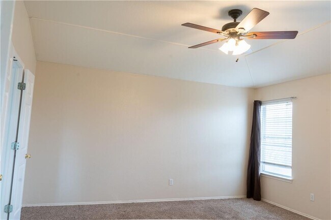 Building Photo - 1608 Diana Dr