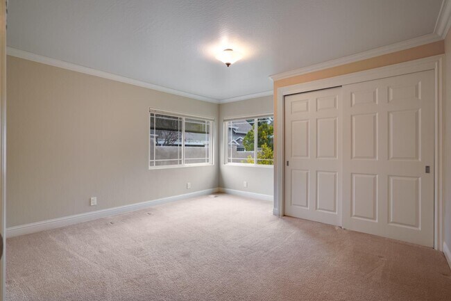 Building Photo - 1262 Edgewood Rd