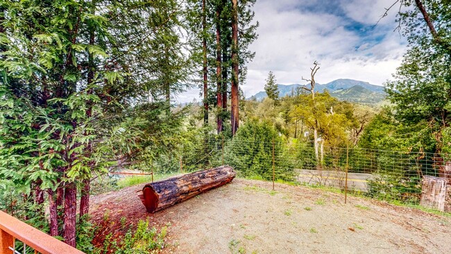 Building Photo - Gated 2 bedroom 1 bath at Pochini Family Farm!