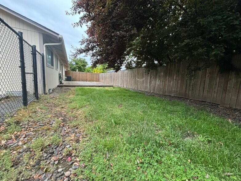 Fully Fenced back yard - 9493 SE 55th Ave
