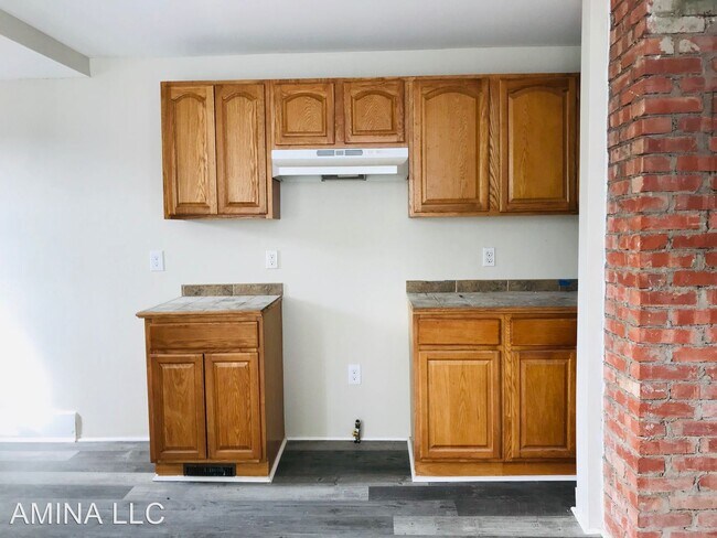 Building Photo - 3 br, 1.5 bath House - 473 Electric Ave