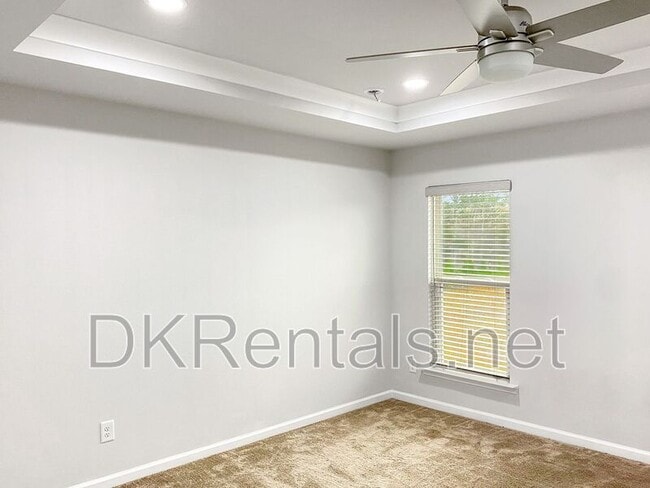 Building Photo - 2650 Quarterdeck Dr