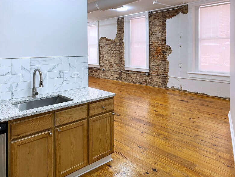 Building Photo - 89 Fairlie St NW
