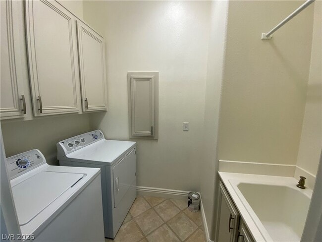 Building Photo - 412 Bloomingdale Ct