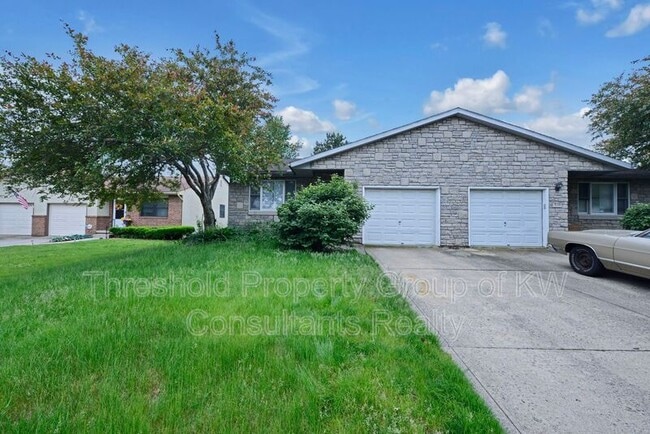 Building Photo - 5809-5811 Pepperwood Court