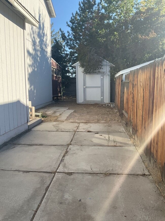 Building Photo - Sparks Family Home in Great Commuting and shopping Location with $1000 Move in Rent Credit!