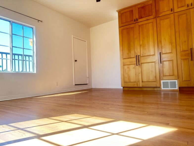 Building Photo - 1602 S Sierra Bonita Ave