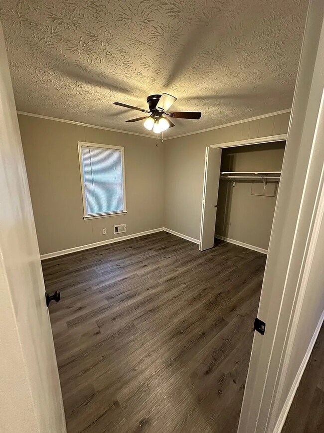 Building Photo - 326 Rooks Rd