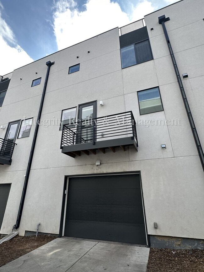 Building Photo - 2939 W 23rd Ave