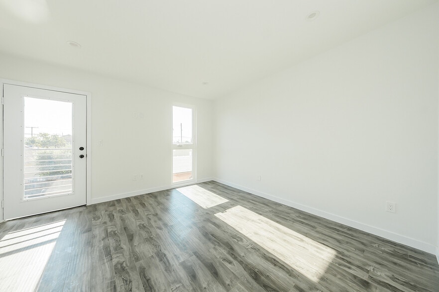 Building Photo - 668 Keenan Ave