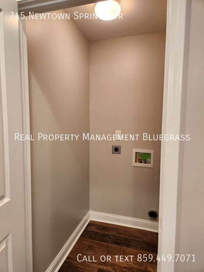 Building Photo - 745 Newtown Springs Dr