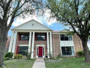 Building Photo - 4 Bed 2 Bath