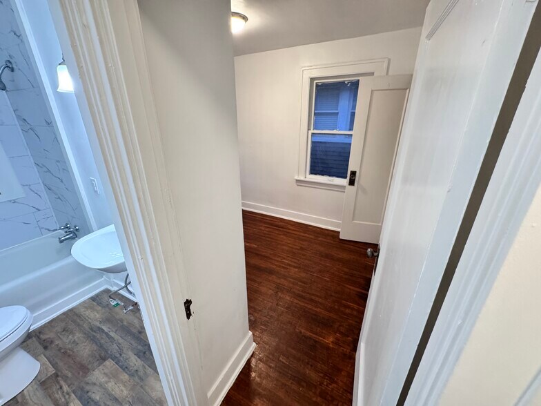 Building Photo - 1183 Linwood Ave