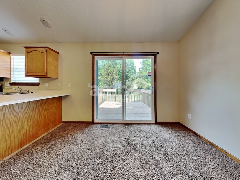 Building Photo - 166 Stewart Way