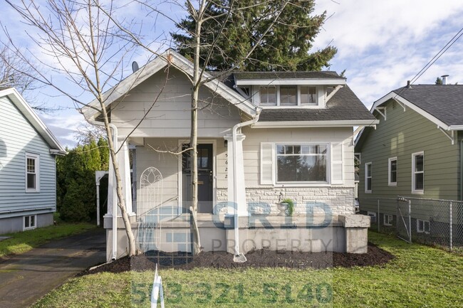 Building Photo - Two Bedroom Craftsman Available in Woodstock!