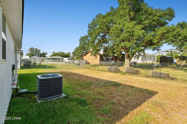 Building Photo - 526 Camellia Ave