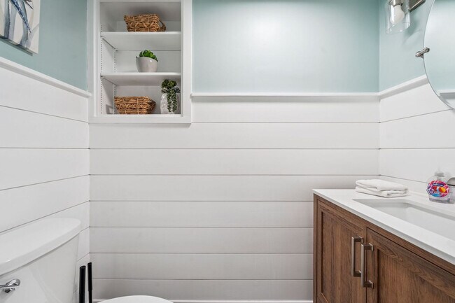 Building Photo - 2 Dover Ave