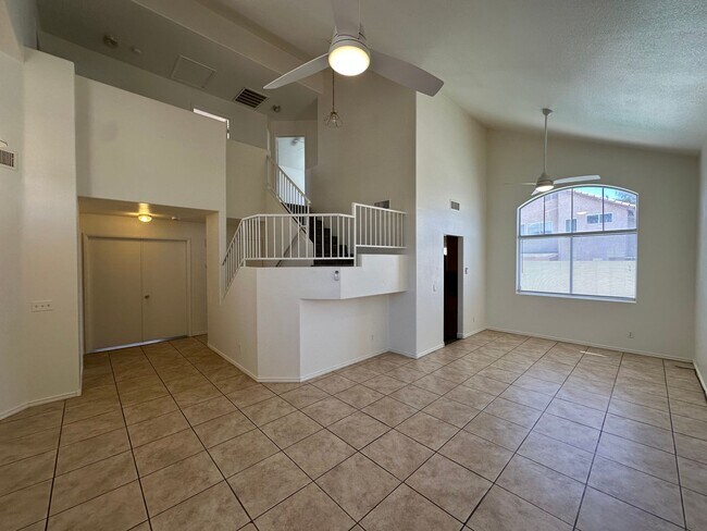Building Photo - Pool and 4 bedrooms