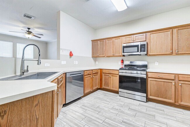 Building Photo - 8006 Montague Manor Ln