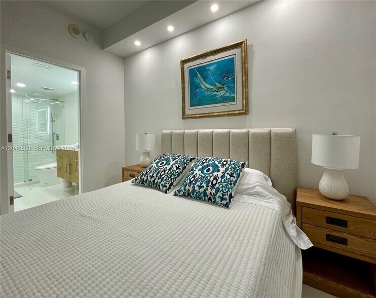 Building Photo - 5701 Collins Ave