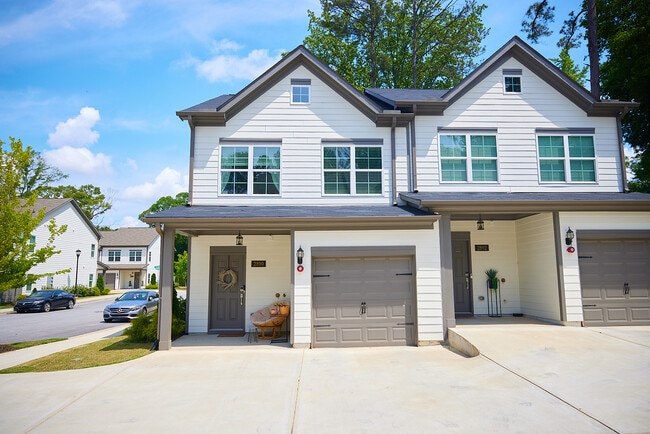 Building Photo - 2890 Regal Park Dr NW