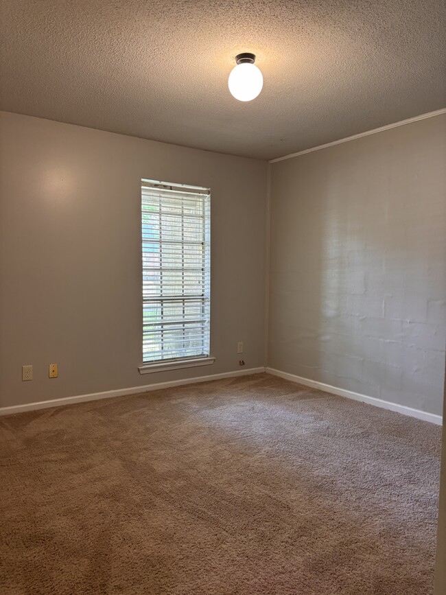 Building Photo - 3438 Malabar Rd