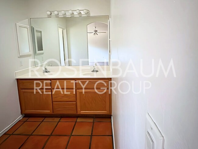 Building Photo - Beautiful 4-bedrooms, 2-baths home in Pres...