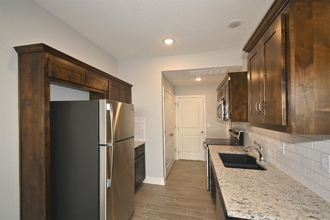 Building Photo - 3 Bedroom, 2.5 Bath Duplex