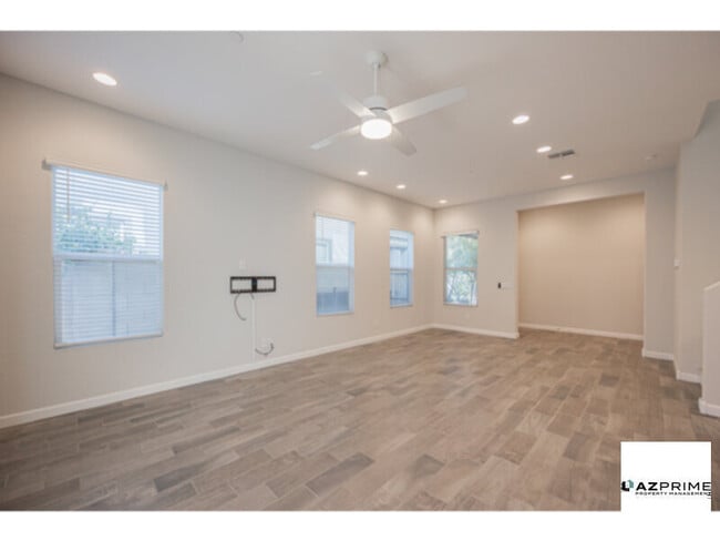 Building Photo - NO CARPET! 2020 new build in the gated Har...