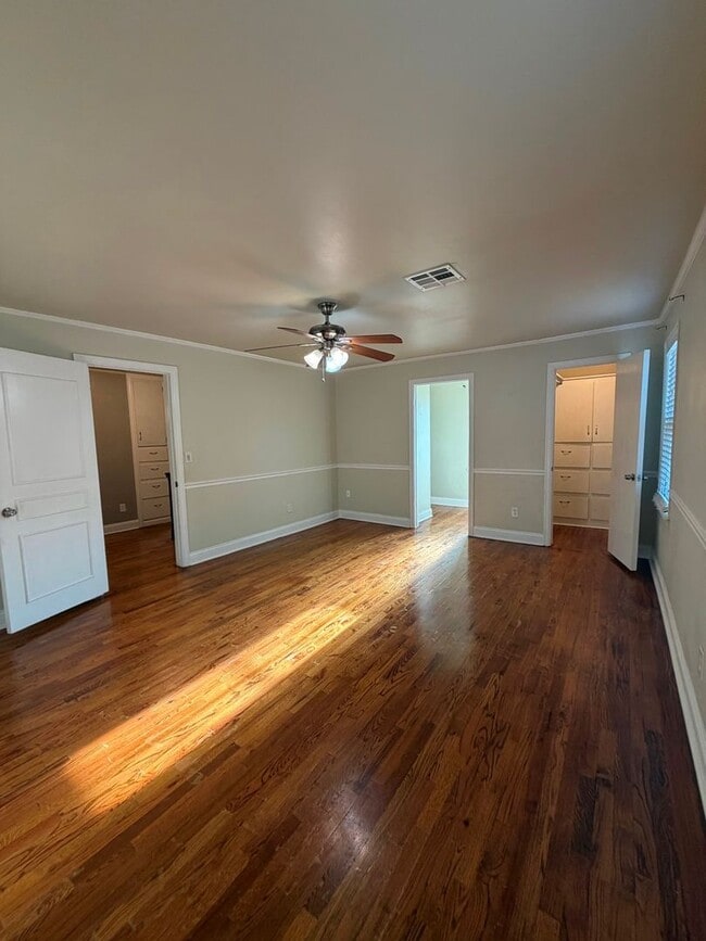 Building Photo - Renovated 2 Story, Large Lot, 3 Bedrooms and 2 1/2 bathrooms
