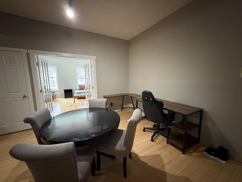 Building Photo - One Short North