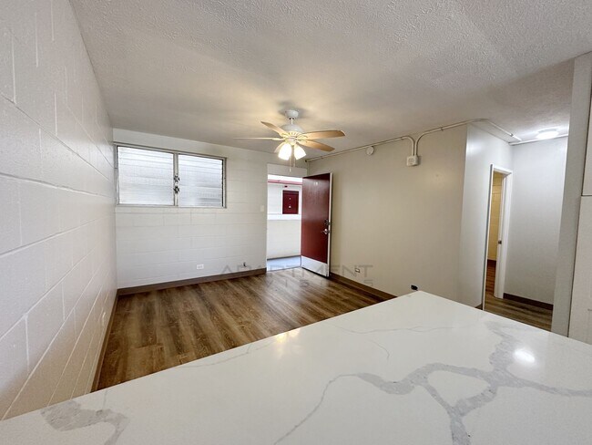 Building Photo - 716 Lukepane Ave