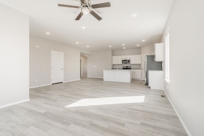 Building Photo - Great four-bedroom home in Northwest Springfield