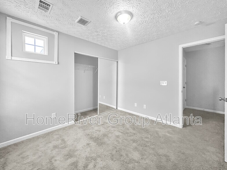 Building Photo - 206 Ilex Dr