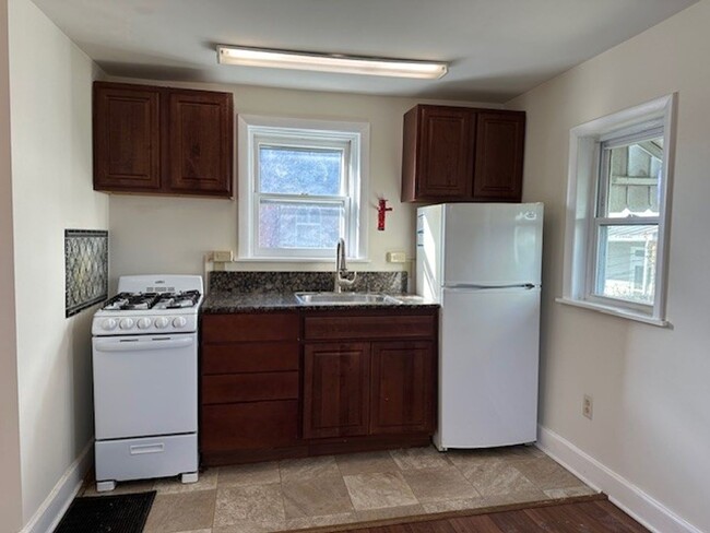 Building Photo - 2nd Flr 1BR Rear Apt W/ Garage/Storage Loc...