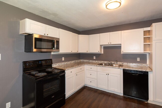Building Photo - This charming 5-bedroom, 2-bathroom home is available for $2,000/month.