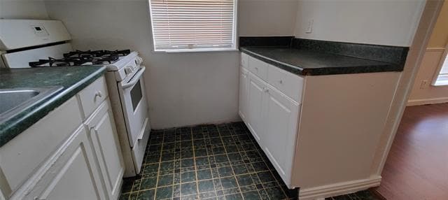 Building Photo - 2413 Royal Dr