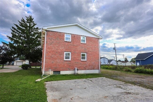 Building Photo - 862 Falcon Dr